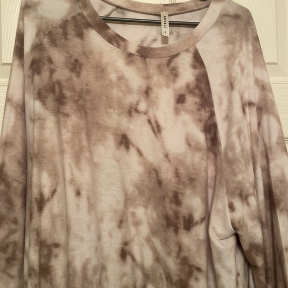 Emerald Sweater - Picture 2 of 2